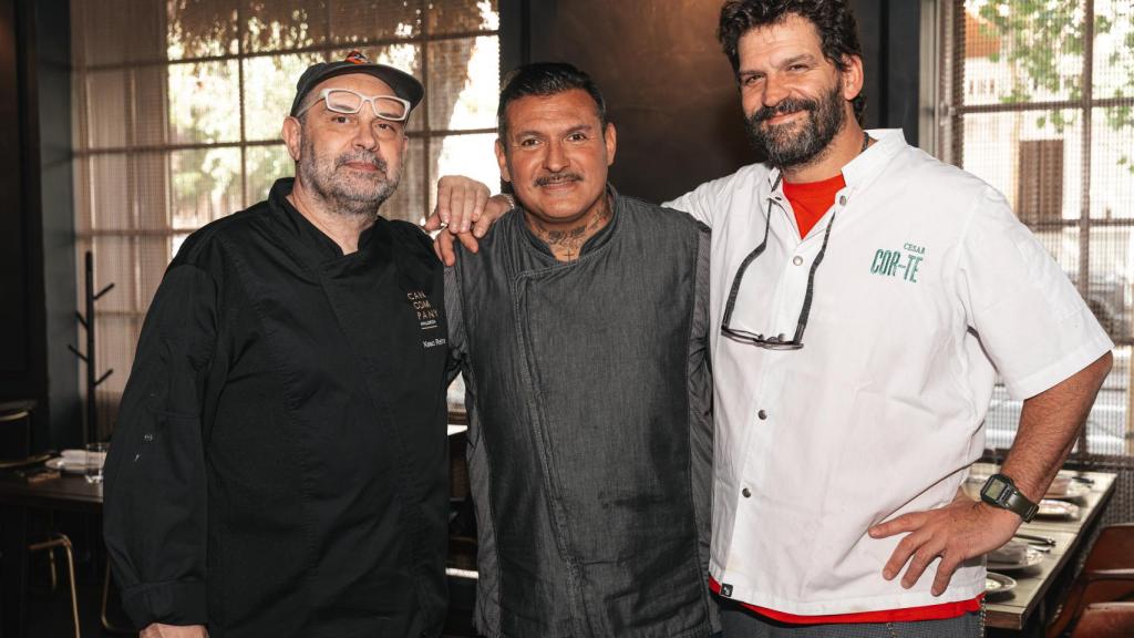 Xesc Reina y César Wilson Sagrario, junto a Javier Brichetto, en Piantao Sagasta.