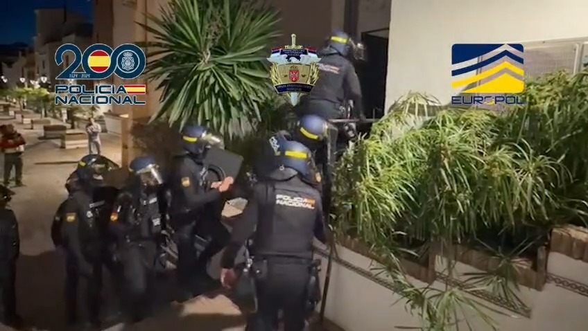 Vídeo de la operación de la Policía Nacional contra una red de tráfico de personas.