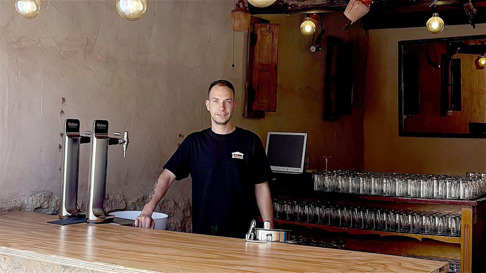Marcos Sánchez Alonso en el Bar El Patio de Medina de Rioseco.
