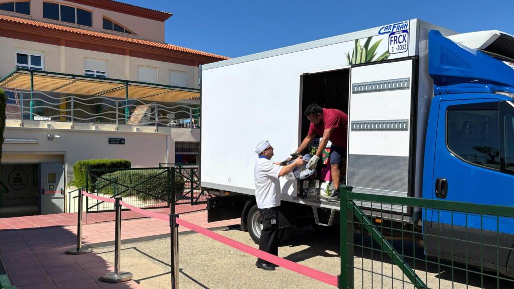 Alimentos frescos llegando al colegio ELIS Villamartín.