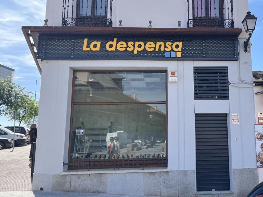 La entrada principal al supermercado.