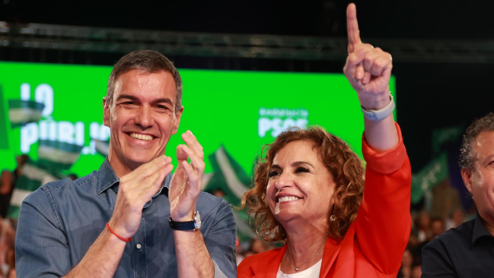 Pedro Sánchez y Maria Jesús Montero, en un acto de campaña de las elecciones andaluzas.