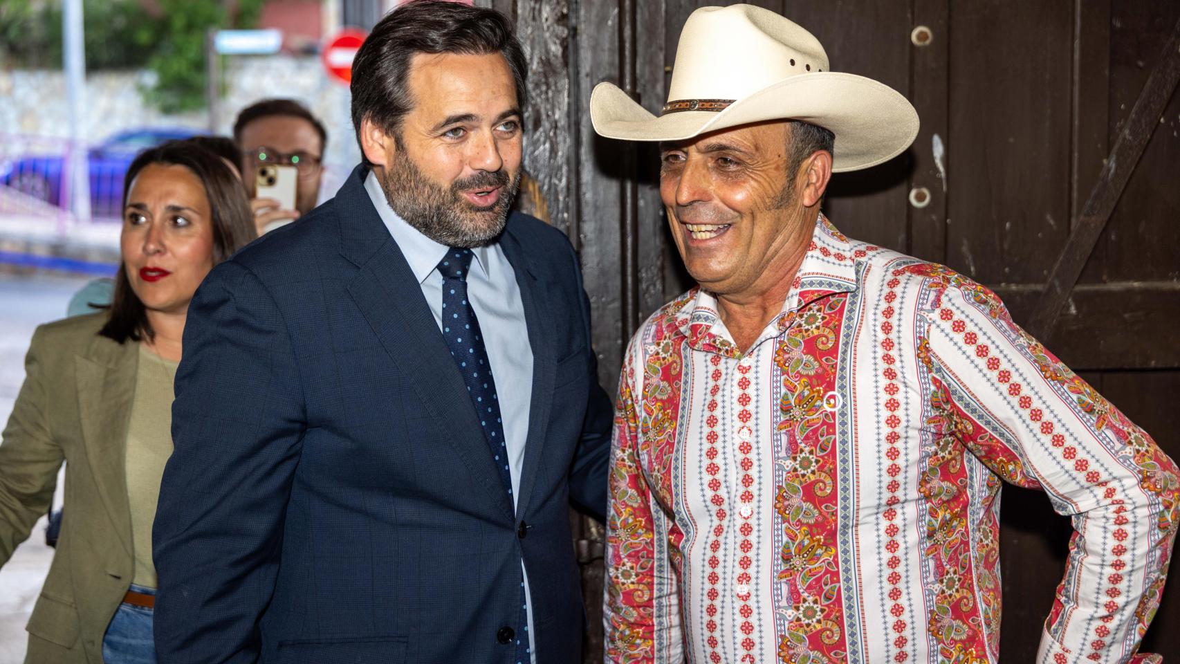 Todas las fotos de la presentación de la Federación Taurina de Toledo: Tomás Rufo, Paco Núñez y llenazo