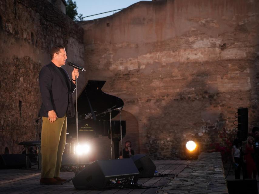 Manu Tenorio cantó un tema dedicado a su mujer.