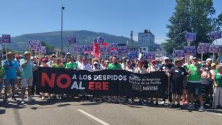 Paros y protesta en la fábrica de Nestlé en La Penilla contra el ERE.