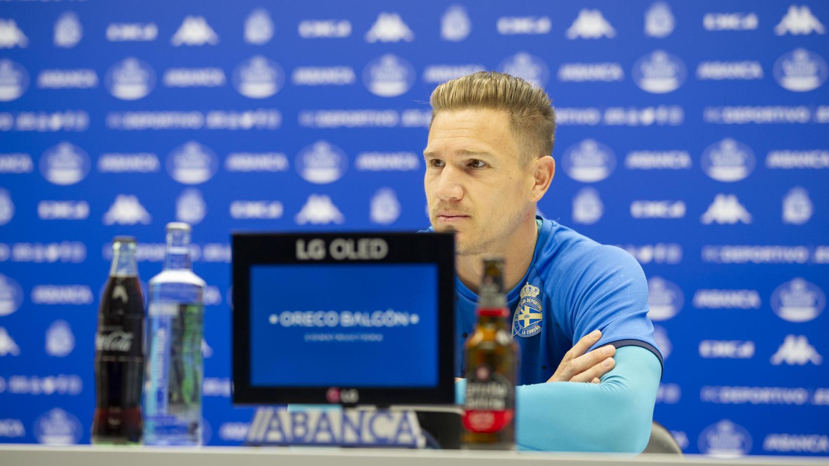 El futbolista Raúl García Carnero en rueda de prensa.