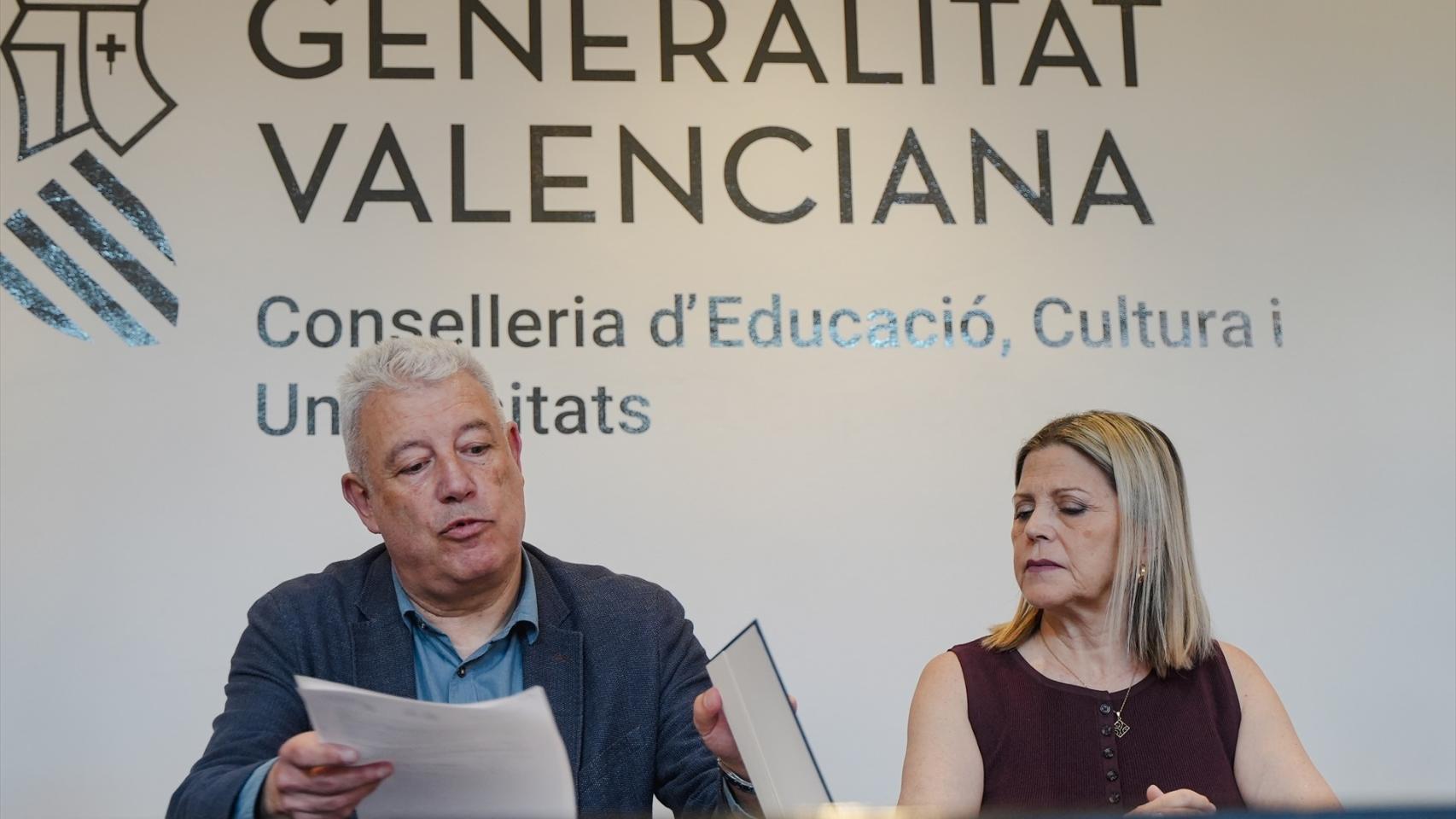 La consellera de Educación, Carmen Ortí, y el secretario autonómico, Daniel McEvoy. Jorge Gil / EP