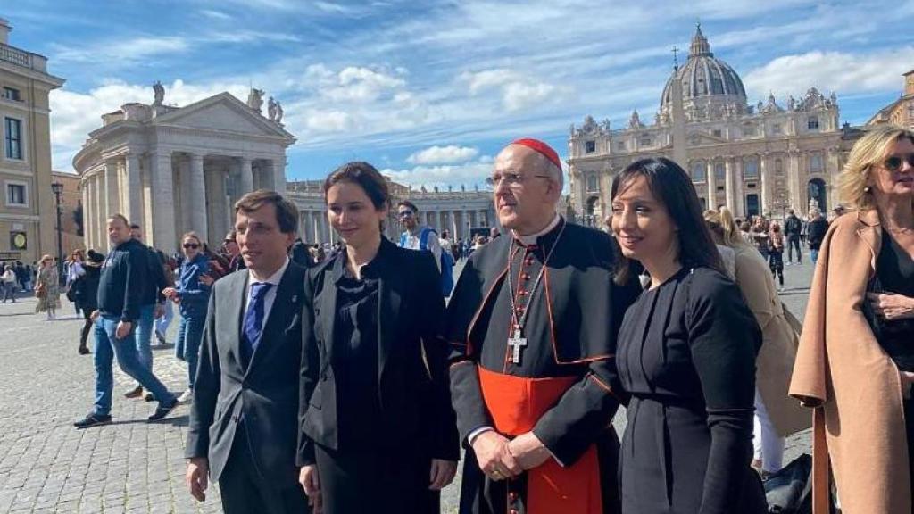 Almeida y Ayuso en su visita al Vaticano en una ocasión anterior. 
