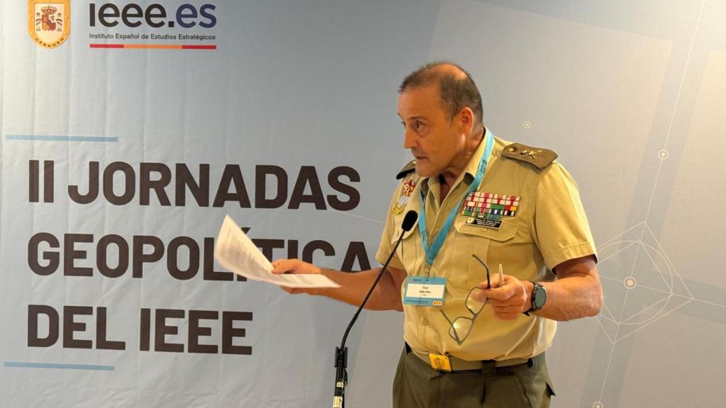 El general Víctor Bados durante la clausura de las II Jornadas de Geopolítica.