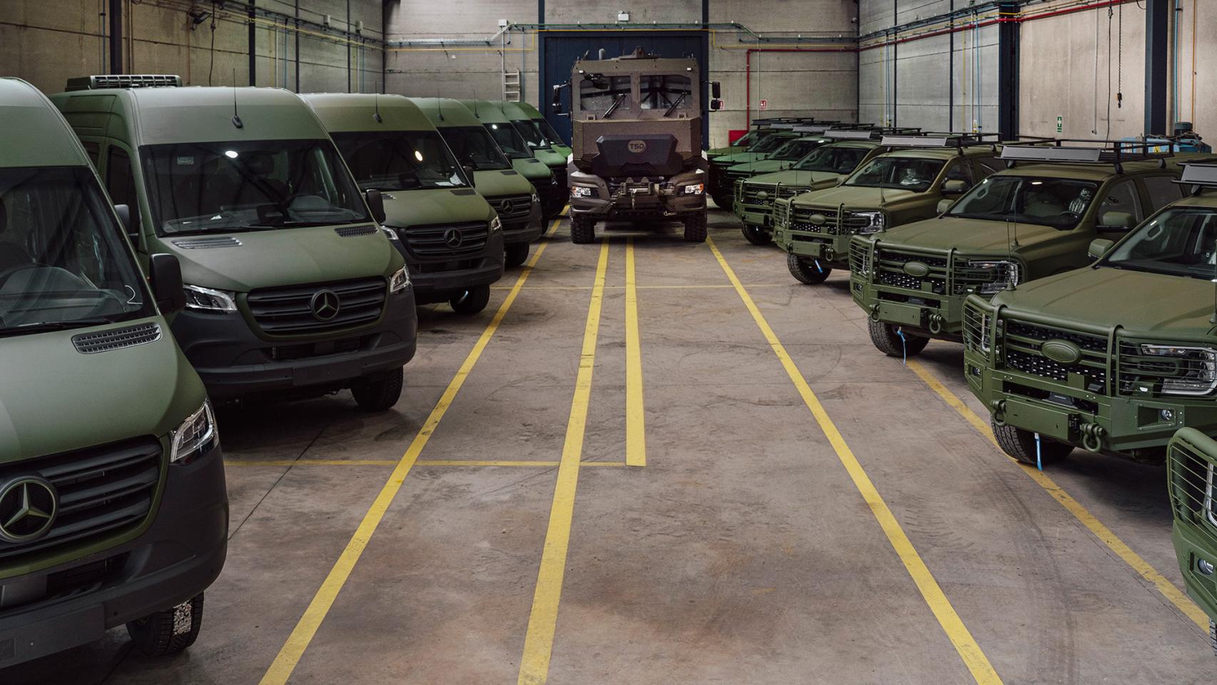 Vehículos militares en la planta de TSD