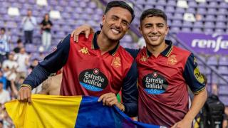 Cristian Herrera celebra el ascenso del Deportivo con Yeremay