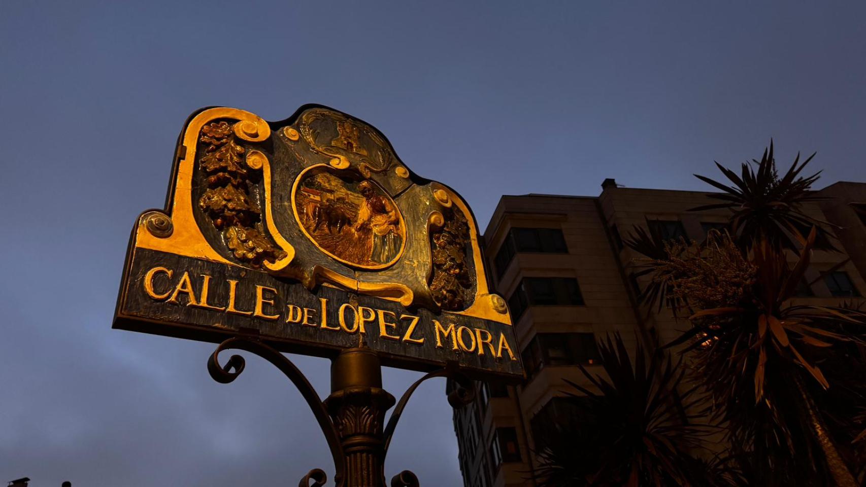 Placa de la calle de López Mora