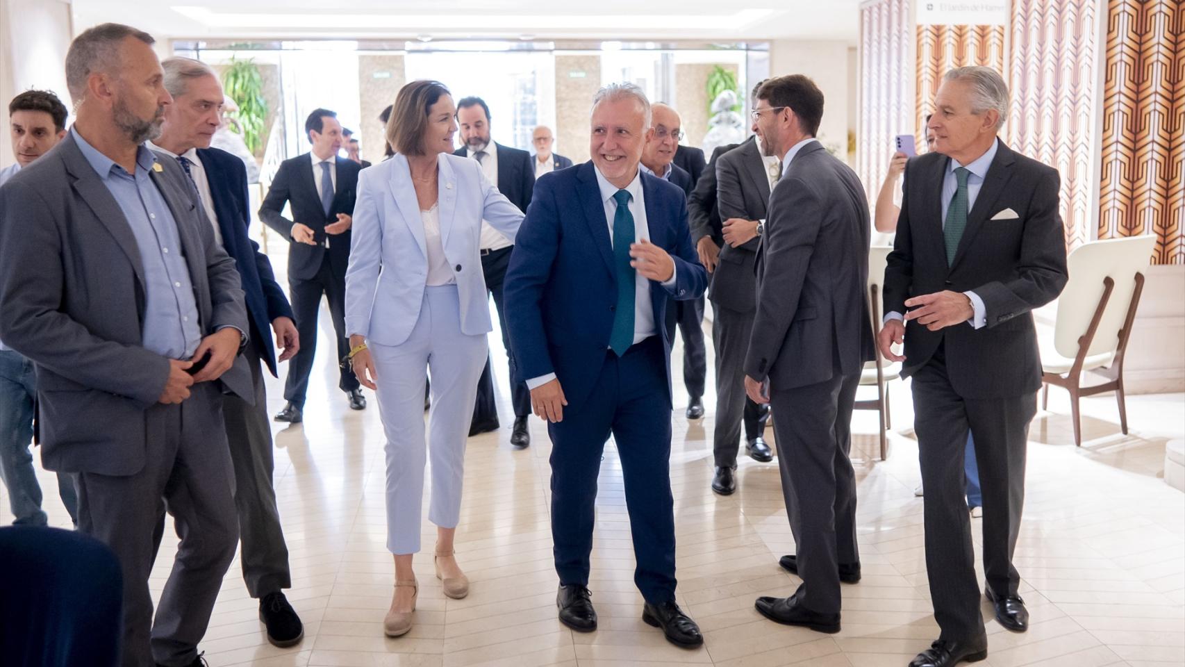 Las alusiones de Page a Sánchez con palabras como «prisión» o «sauna» irritan al Gobierno y causan conmoción en el PSOE Las alusiones de Page a Sánchez con palabras como «prisión» o «sauna» irritan al Gobierno y causan conmoción en el PSOE