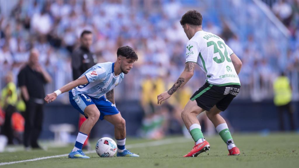 David Larrubia durante el Málaga CF vs. Racing de Santander de Segunda División en La Rosaleda.