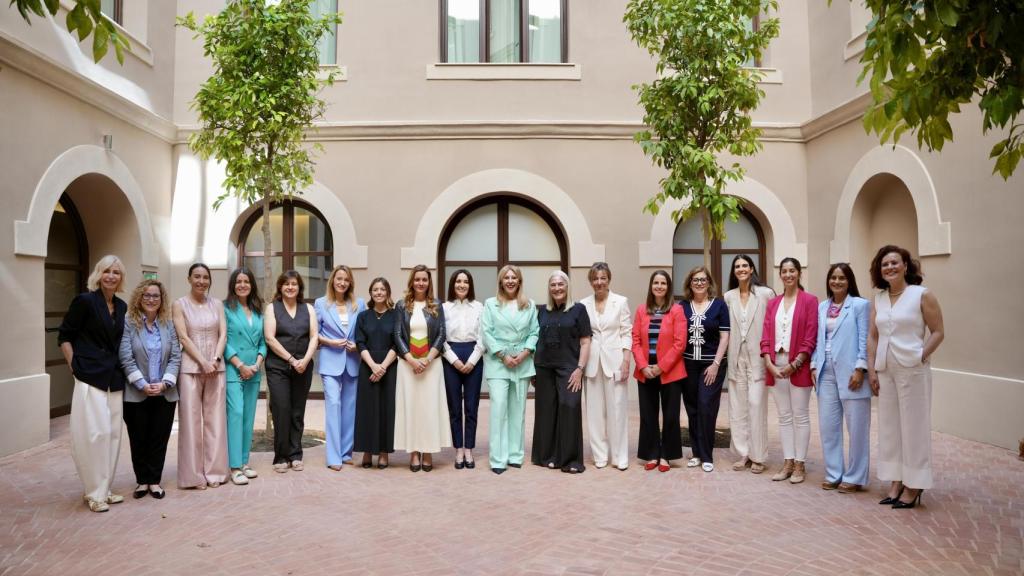 Foto de familia de las asistentes al Foro de Incidencia de 'Las Top 100' en Málaga.