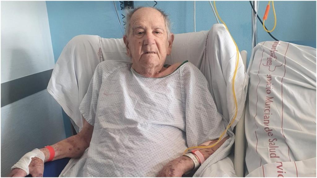 El difunto Antonio Ríos Peñalver, ingresado en La Arrixaca, meses antes de fallecer.