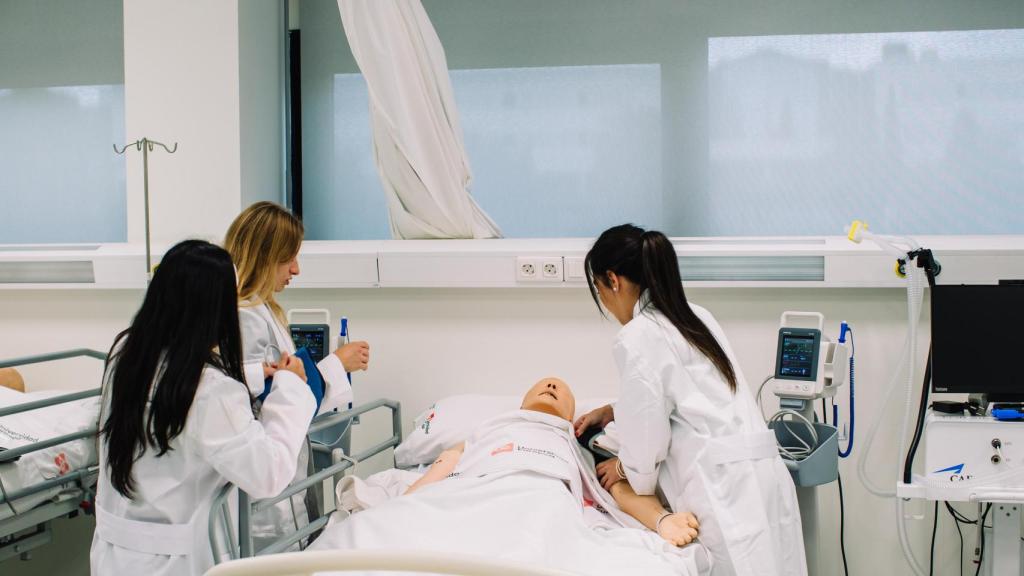Alumnas en las instalaciones de la Universidad Europea.