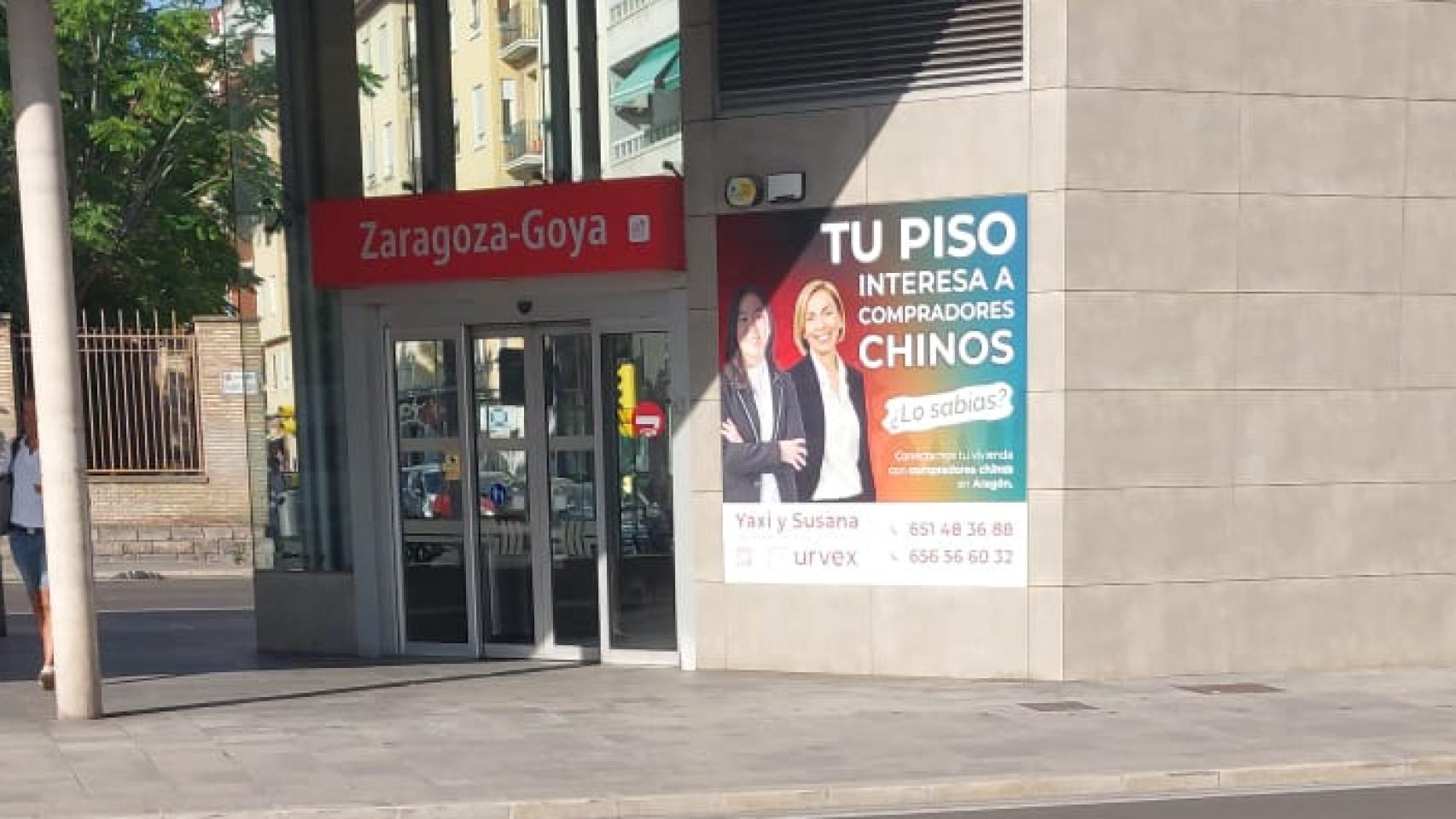Cartel de Urvex Inmobiliaria en Zaragoza buscando pisos para trabajadores