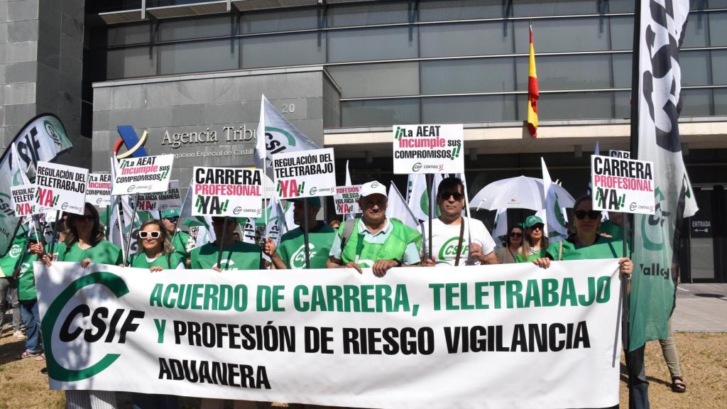 Concentración de CSIF contra la Agencia Tributaria por la negociación de las condiciones laborales de los trabajadores