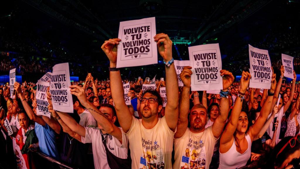 Asistentes al concierto de La Oreja de Van Gogh en Movistar Arena.