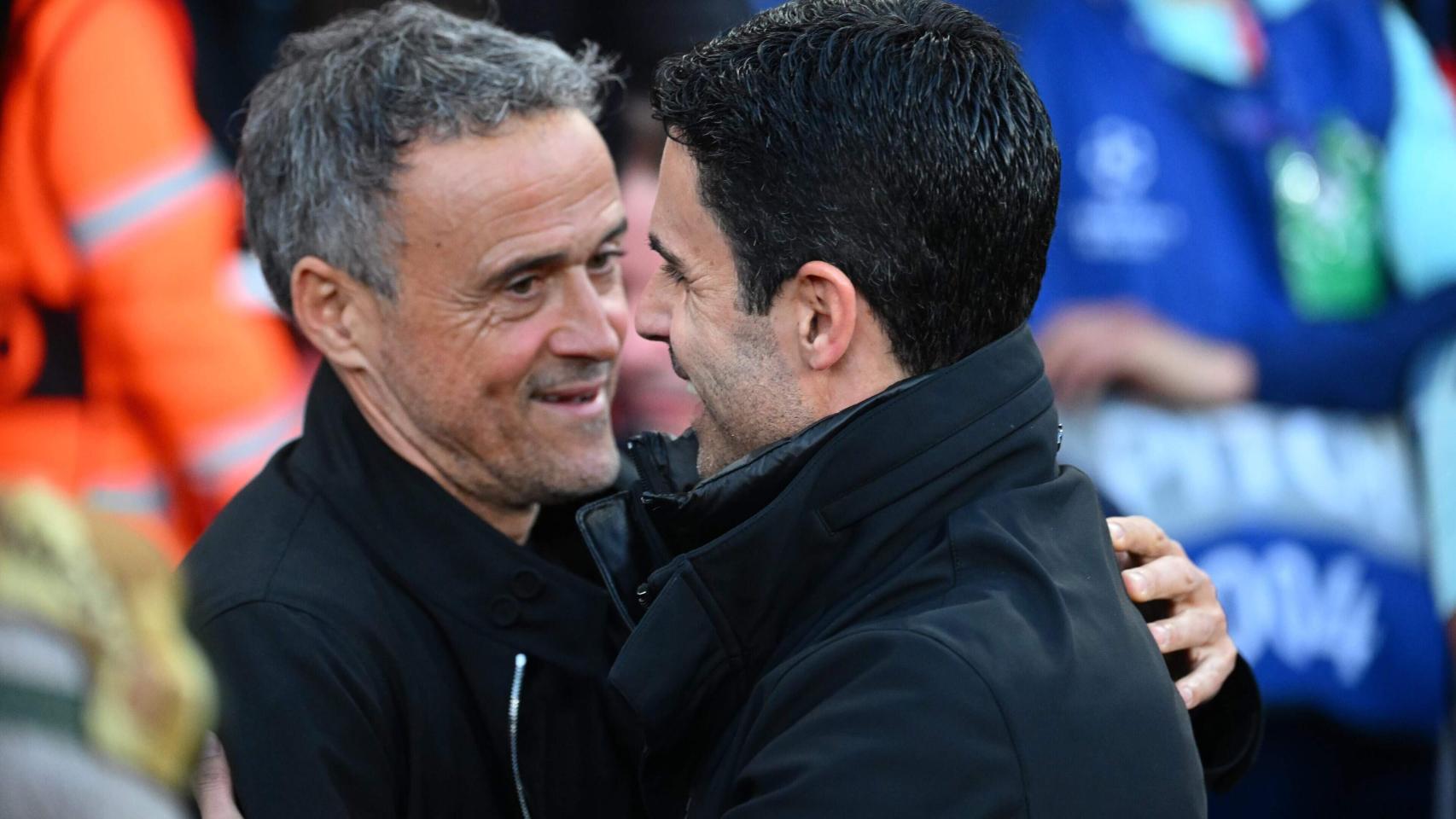 Luis Enrique y Mikel Arteta se saludan antes de un partido.