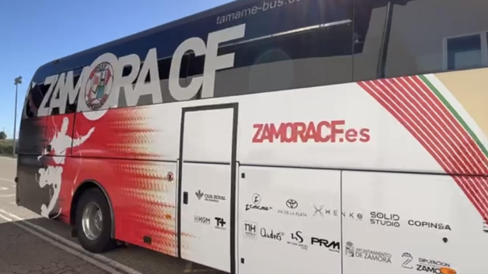 Un autobús del Zamora CF.
