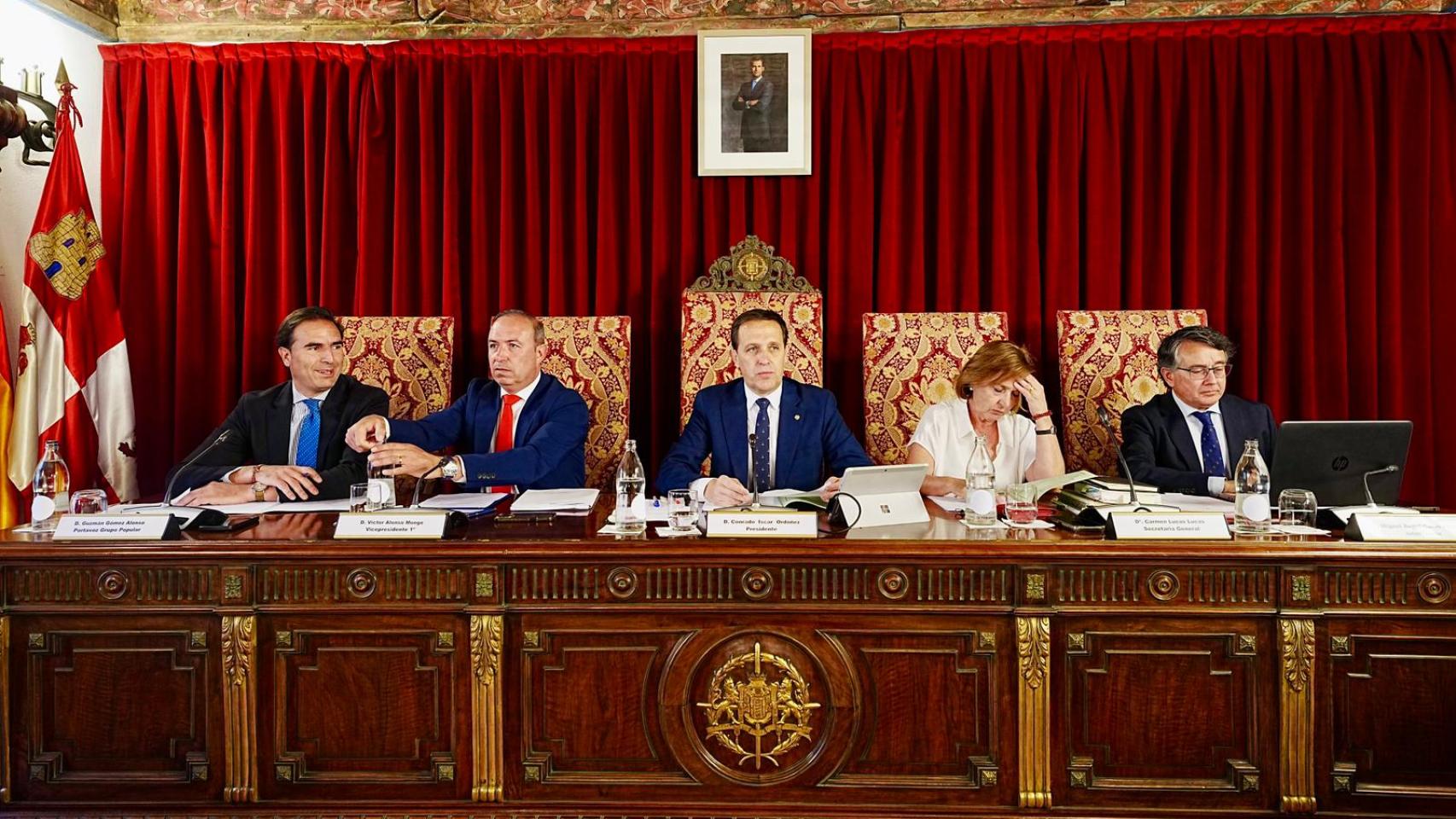 Conrado Íscar preside el pleno de la Diputación de Valladolid correspondiente al mes de mayo.