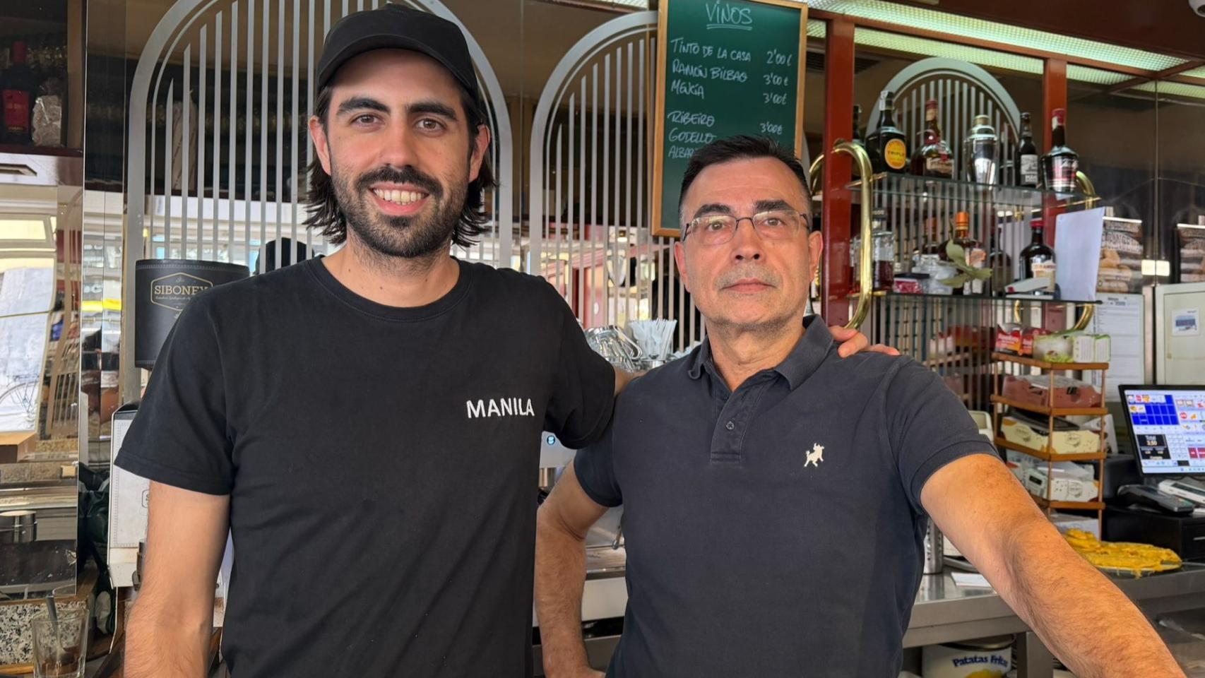 Daniel y Jesús Fernández, propietarios del Café-bar Manila en A Coruña