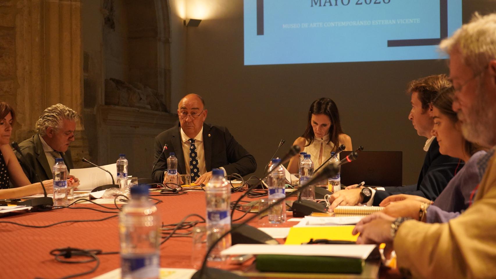 Miguel Ángel de Vicente, presidente de la Diputación de Segovia, en el Pleno del Museo Esteban Vicente