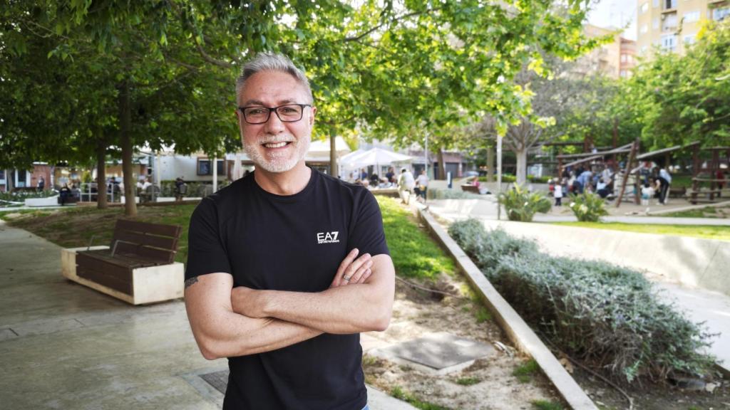 Josep Àngel Ponsoda, en la plaza de Séneca de Alicante esta primavera.
