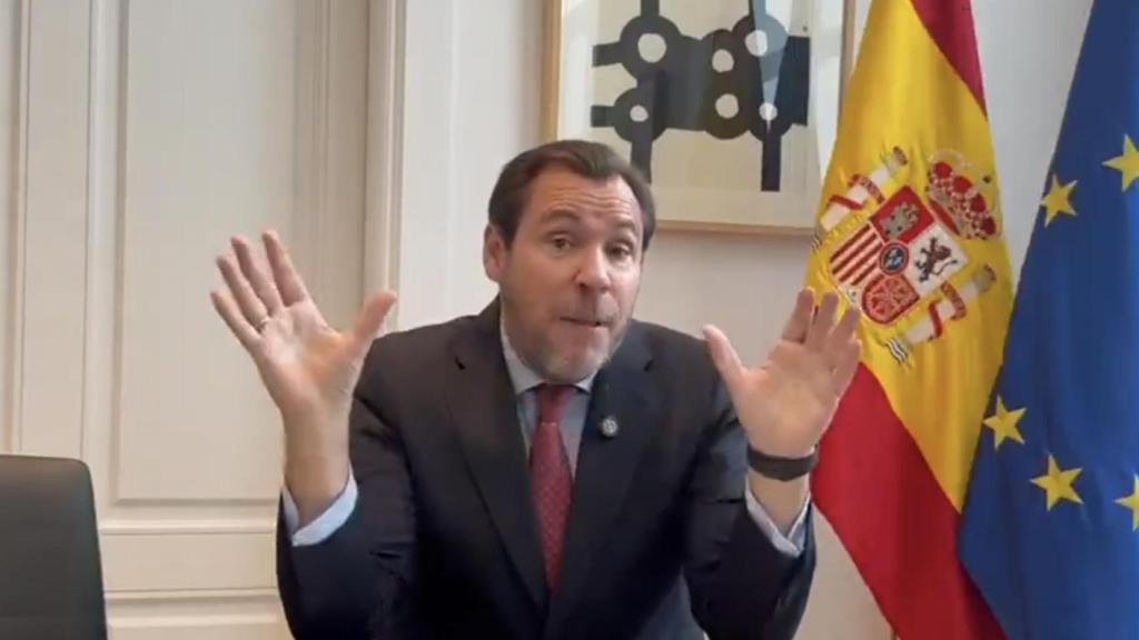 El ministro de Transportes, Óscar Puente, en el vídeo que difundió este viernes en las redes sociales.