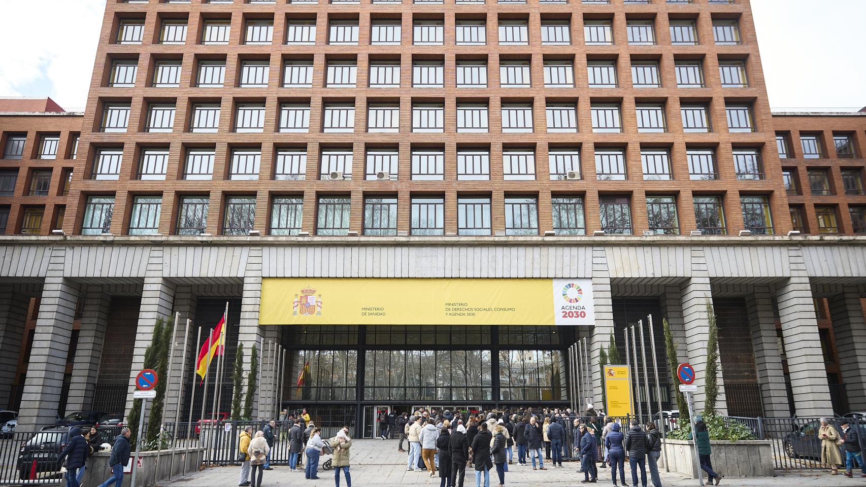 A las puertas del Ministerio de Sanidad.