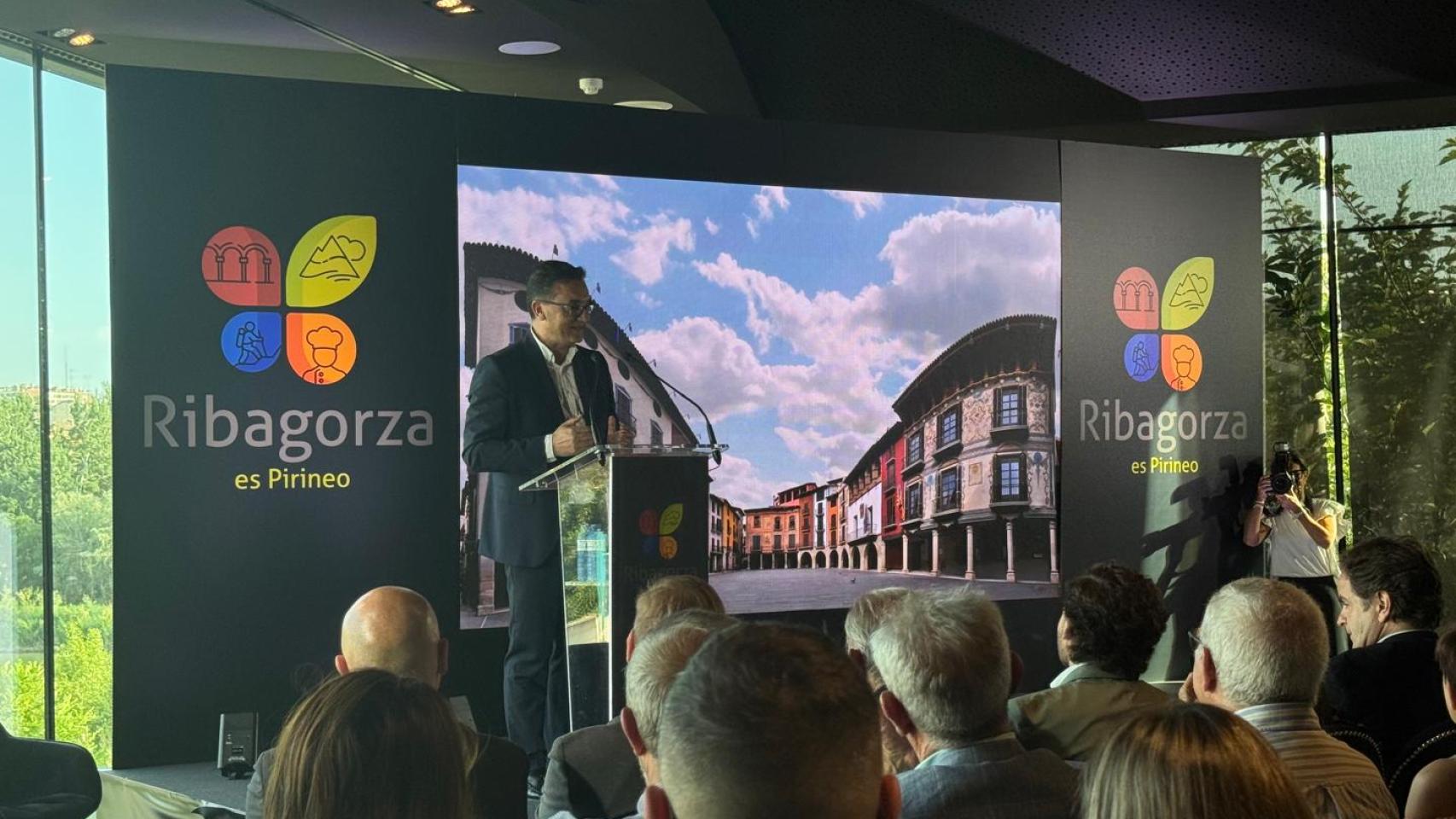 El presidente de la Comarca de la Ribagorza, Roque Vicente, en la presentación.