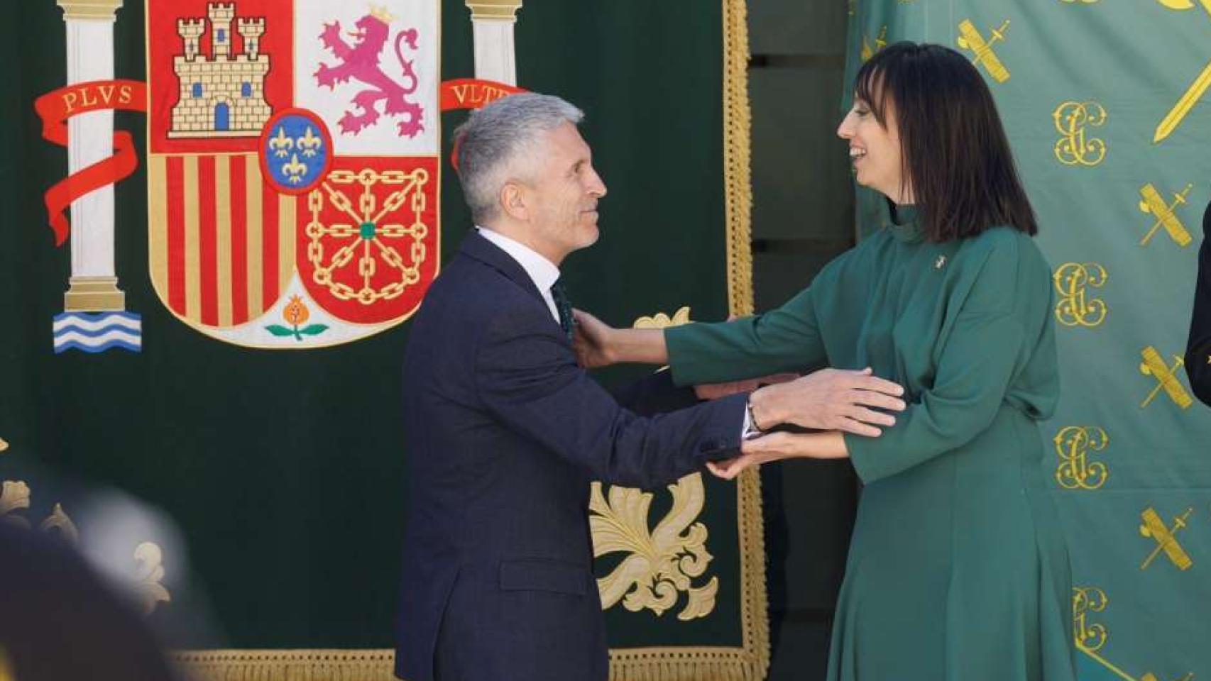 El ministro del Interior, Fernando Grande-Marlaska, junto a la directora de la Guardia Civil, Mercedes González.
