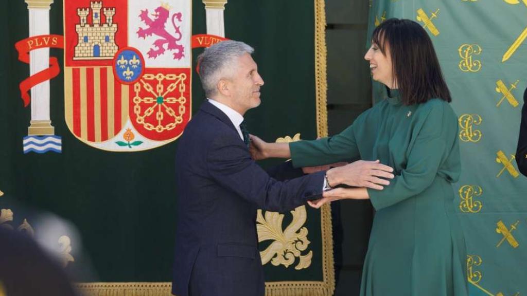 El ministro del Interior, Fernando Grande-Marlaska, junto a la directora de la Guardia Civil, Mercedes González.