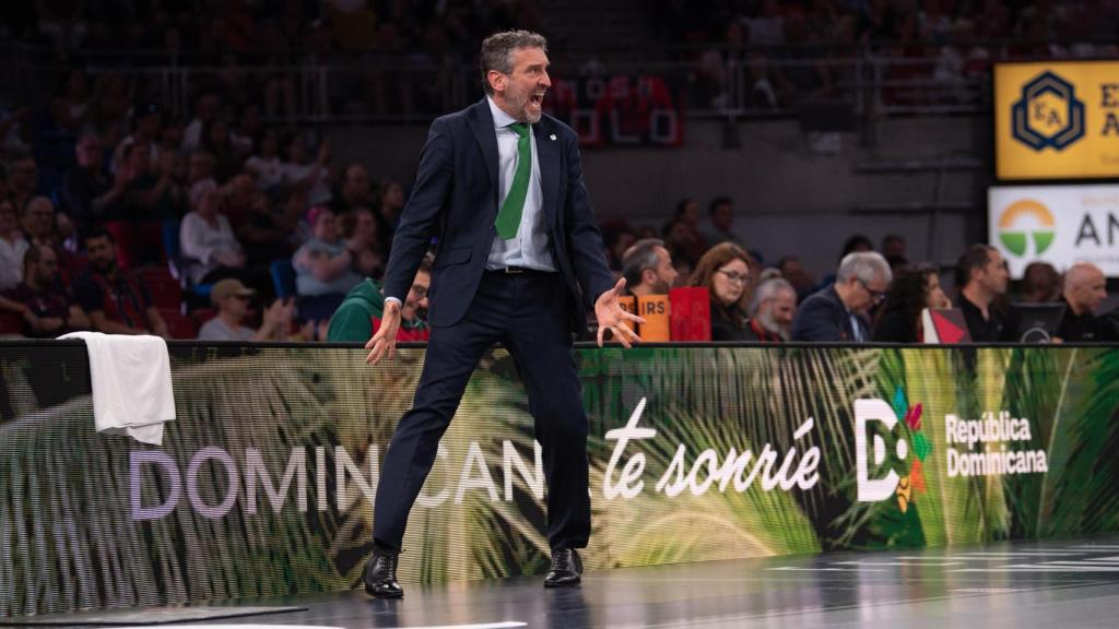 Ibon Navarro durante el Baskonia vs. Unicaja, último partido de la temporada 2025-2026.