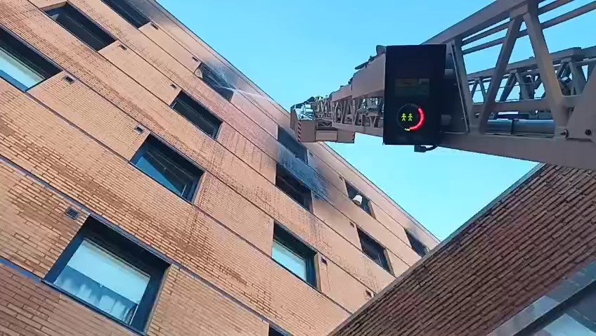Trabajos de los bomberos de Málaga en el hotel Ibis Centro.