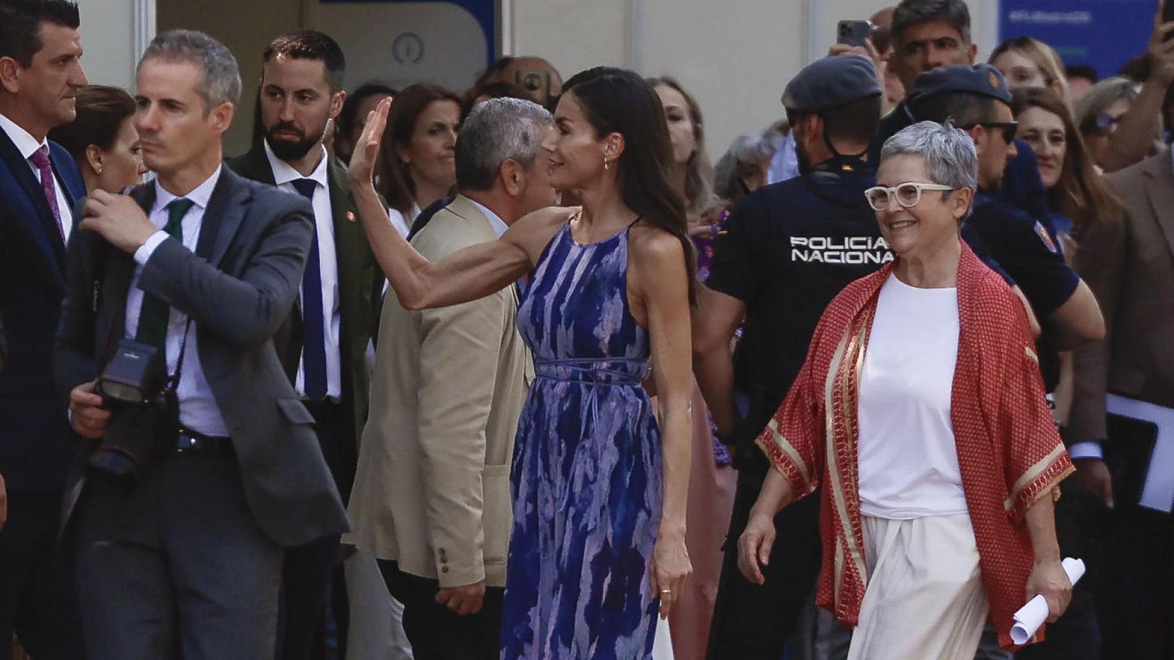 La reina Letizia a su llegada a la Feria del Libro de Madrid.