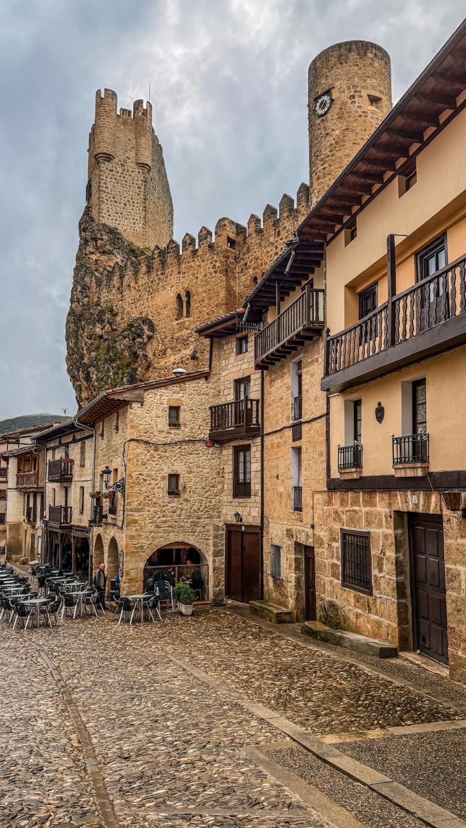 Frías, en Burgos, es conocida como la ciudad más pequeña de España.