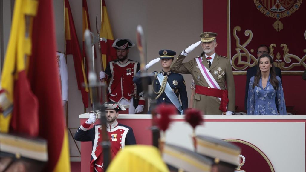 Los Reyes Felipe VI y Letizia y la Princesa Leonor presiden desde la tribuna de honor el acto central conmemorativo del Día de las Fuerzas Armadas, a 30 de mayo de 2026, en Vigo.