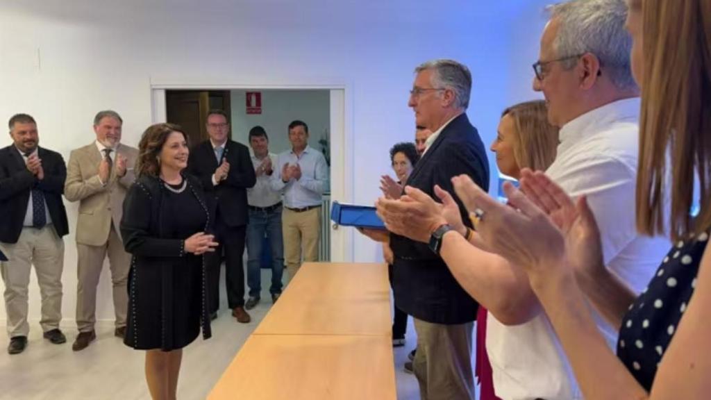 Emma Buj entrega los avales para liderar el PP en la provincia