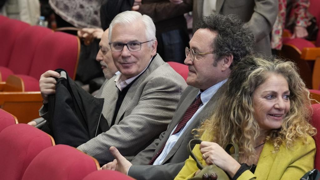 Baltasar Garzón junto a Álvaro García Ortiz, el pasado 26 de febrero en un acto en la Facultad de Derecho de la Universidad de Barcelona.