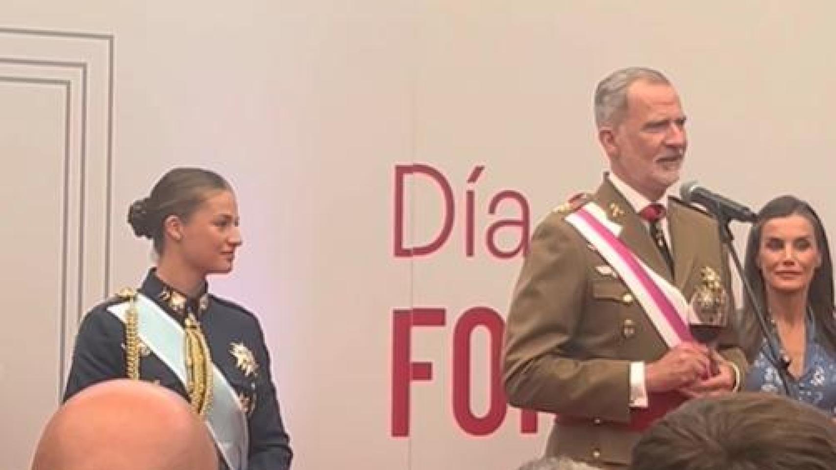 Felipe VI, Letizia y la princesa Leonor durante el acto privado tras el desfile por el Día de las Fuerzas Armadas de Vigo