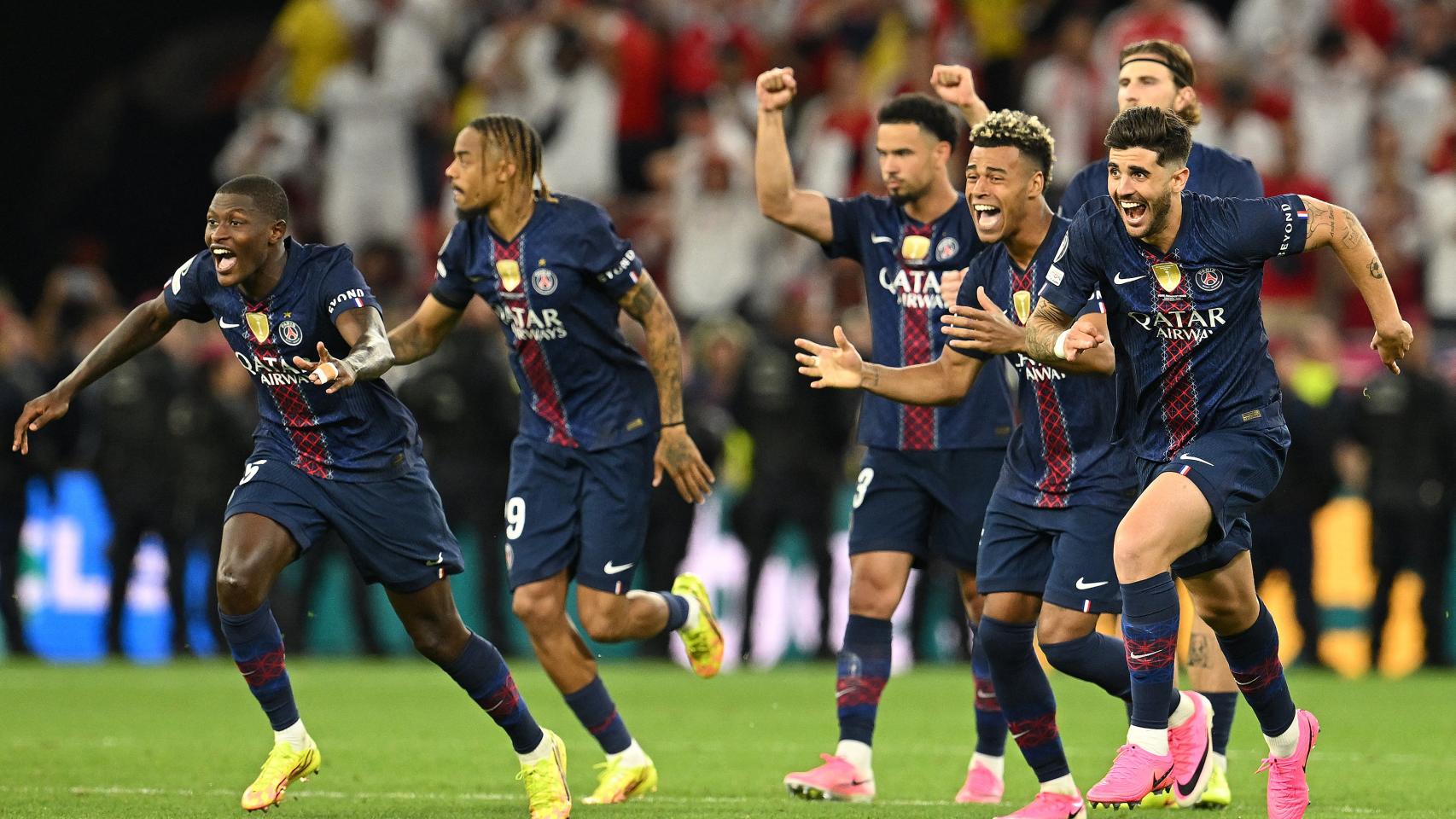 Los jugadores del PSG celebran su triunfo en la Champions League.