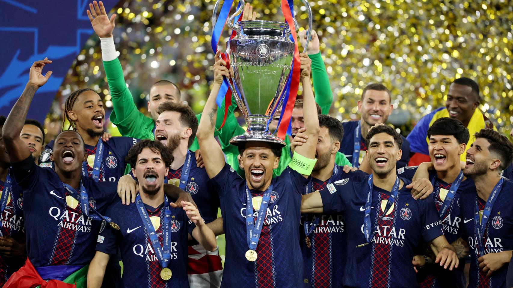 Marquinhos levanta la Champions para el PSG.