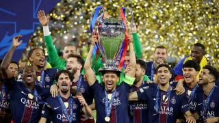 Marquinhos levanta la Champions para el PSG.