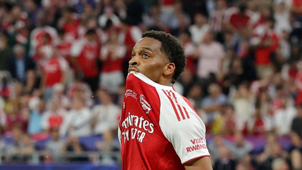 Timber se lamenta en el partido ante el PSG.