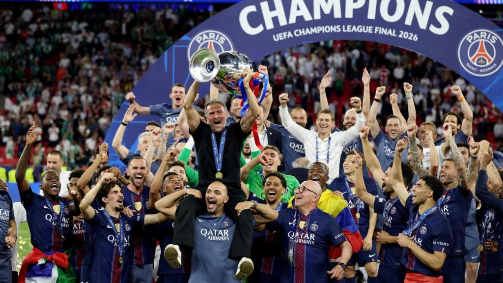 Luis Enrique levanta la Champions.
