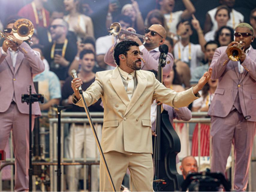 Bad Bunny, durante su primera concierto en el Riyadh Air Metropolitano, en Madrid.