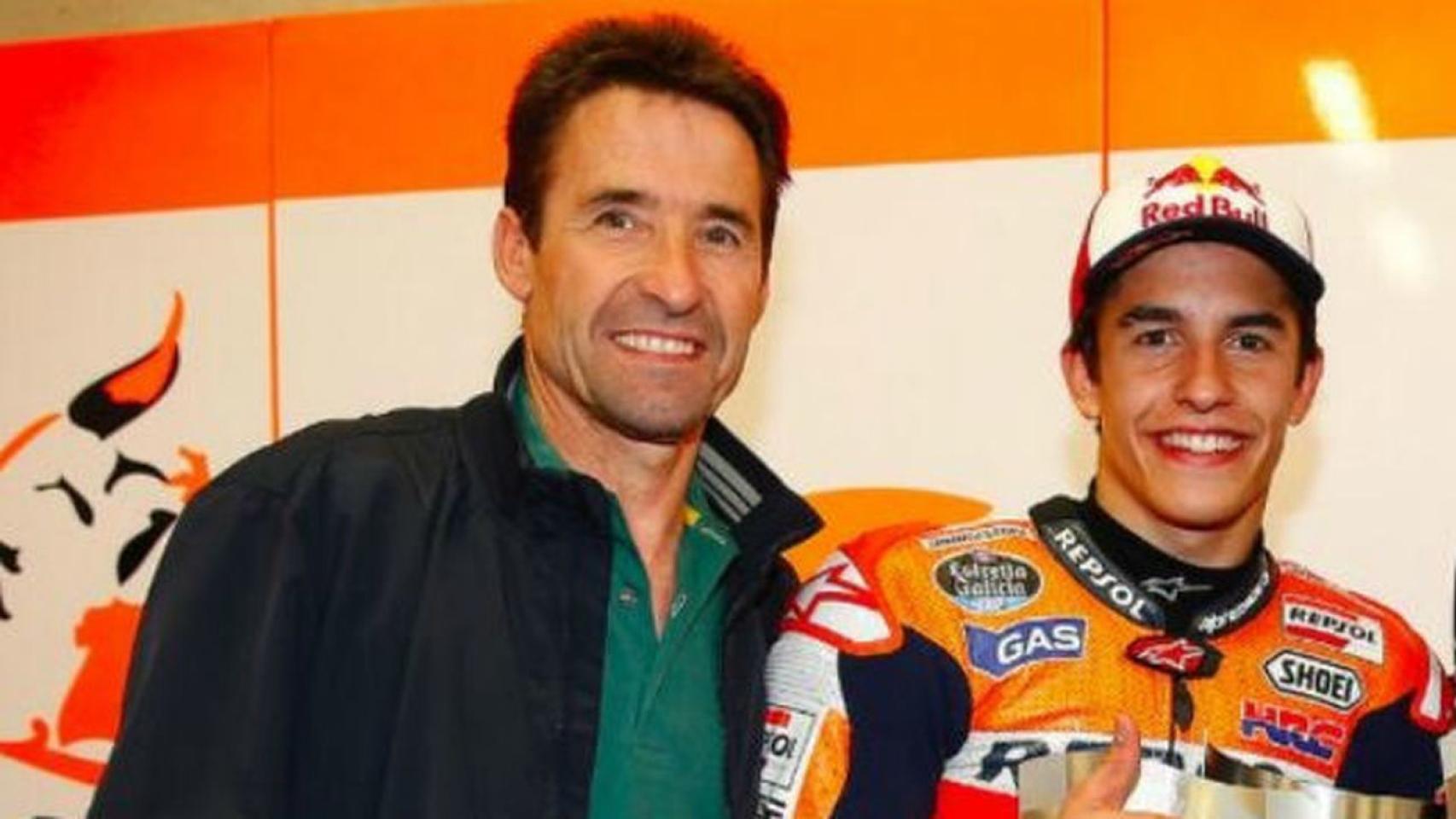 Marc Márquez, junto a su padre.